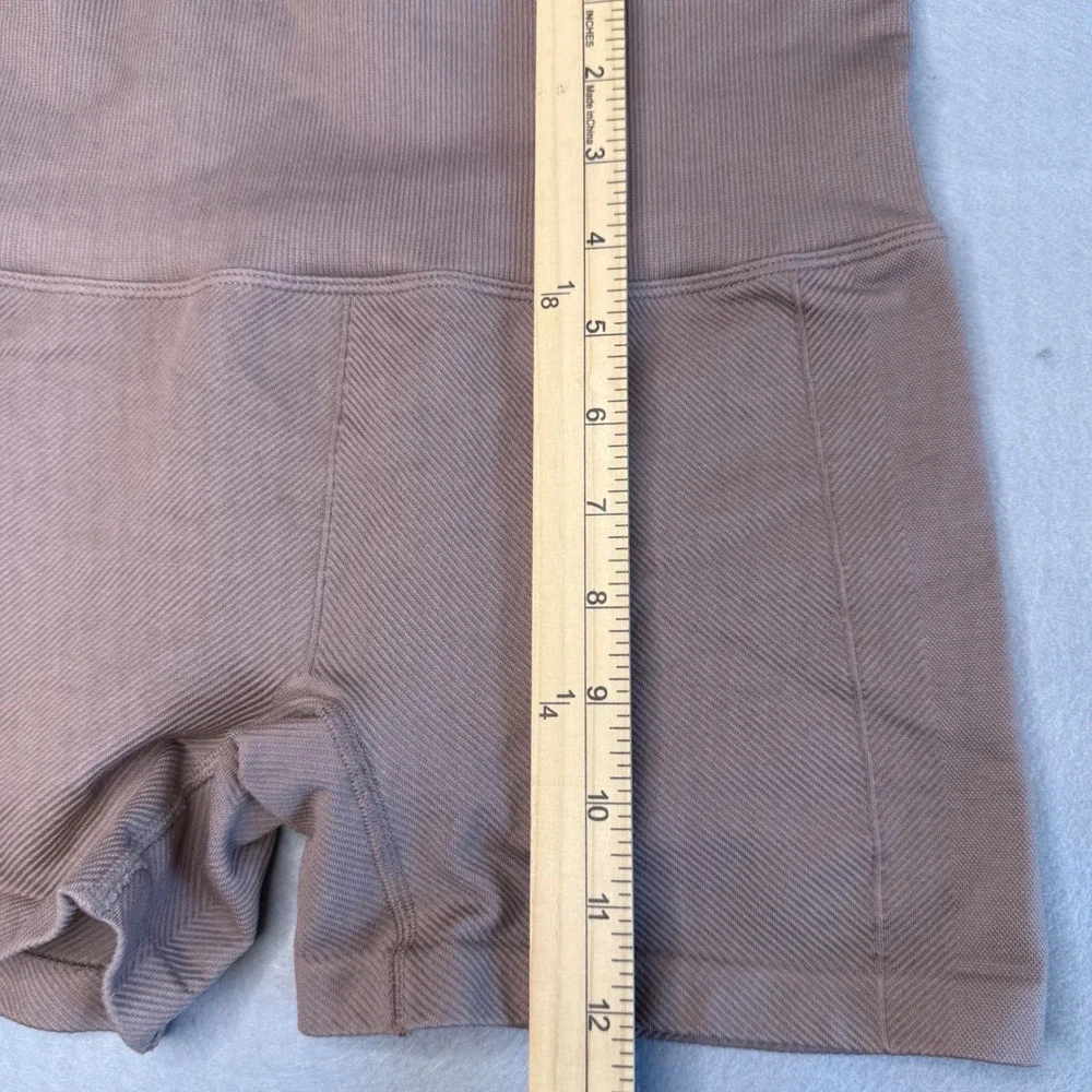 All In Motion Womens Seamless High Rise Bike Shorts Taupe Small Activewear